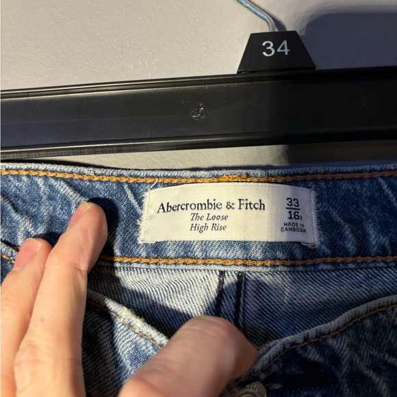 Abercrombie & Fitch The Loose High Rise Jeans Size 33/16R - Picture 4 of 4